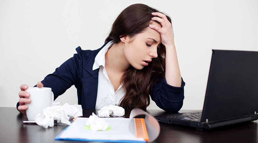 Helft bedrijven hekelt doorbetalen van ziek personeel Helft bedrijven hekelt doorbetalen van ziek personeel