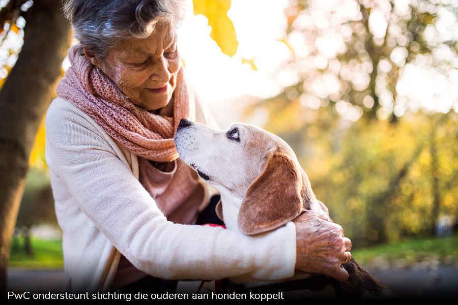 PwC ondersteunt stichting die ouderen aan honden koppelt