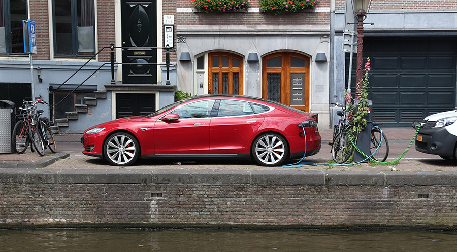 Elektrificeren wagenpark levert meer CO2-reductie op dan goedkoop ov