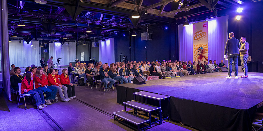 Scholieren tijdens de uitreikeing van de Raspberry Pi Awards