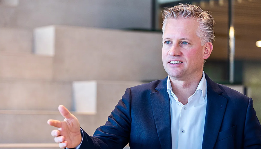 Minder wetten en regels? Politieke partijen ontwijken eigen rol