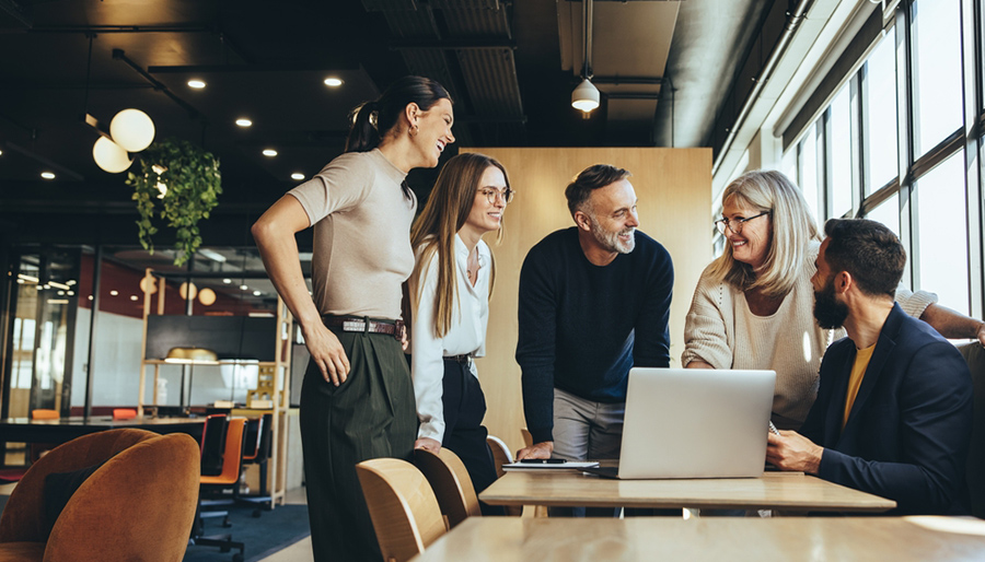 Social based working maakt de werkomgeving aantrekkelijker en creëert verbondenheid