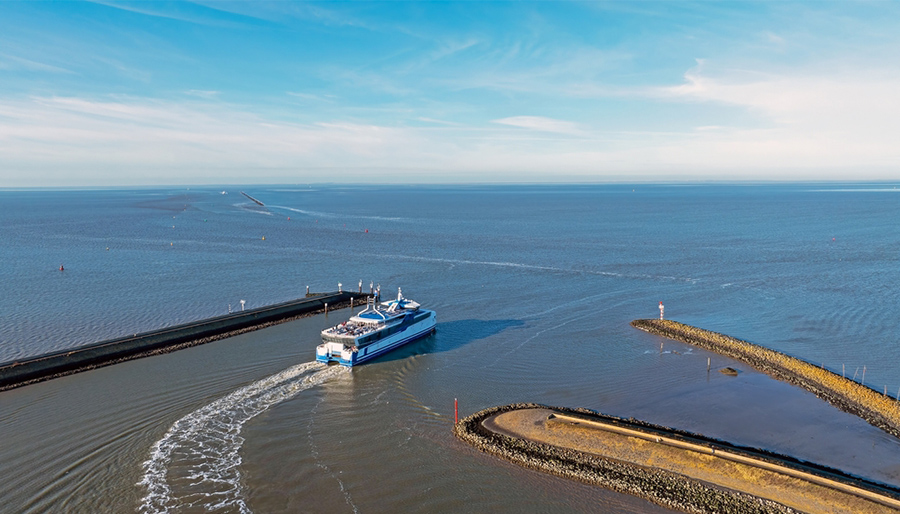 ‘De levensader van de eilanden’: AT Osborne over de unieke aanbesteding van de Waddenveerconcessies