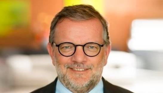 Topbestuurder van PwC komt uit de kast: 'PwC is een warm bad'