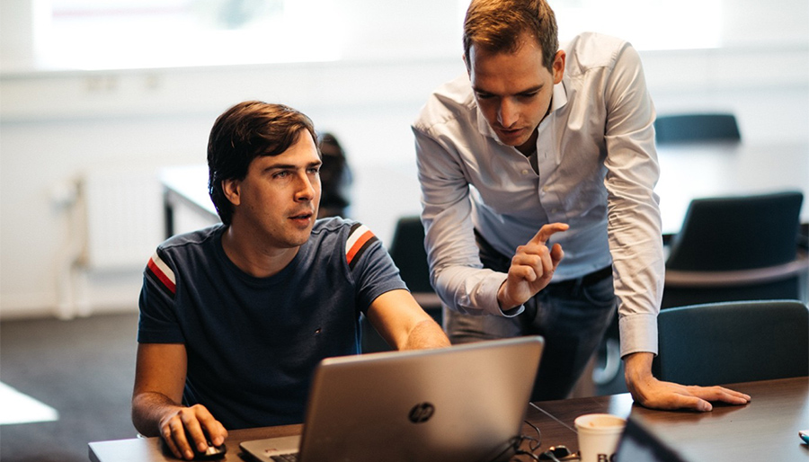 De opkomst van vibe coding: ‘Code schrijven is prompts schrijven geworden’