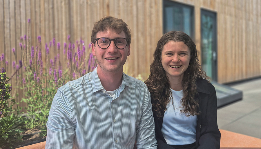 Hoe twee startende consultants bij PA Consulting de wereld over gaan