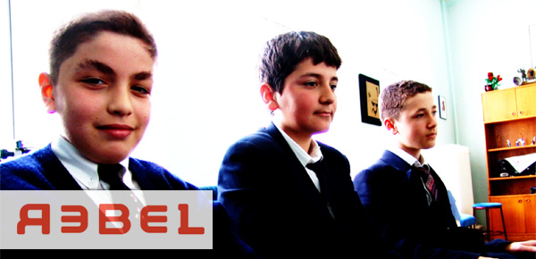 Rebel helpt allochtonen naar het gymnasium