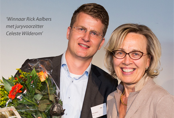 Winnaar Rick Aalbers met juryvoorzitter Celeste Wilderom